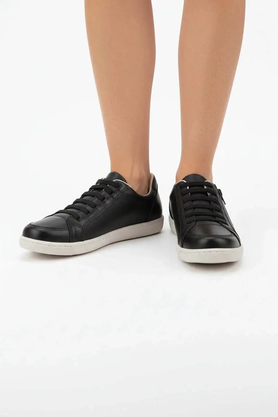 Tênis feminino em couro com elástico e zíper 0203 - Enluaze