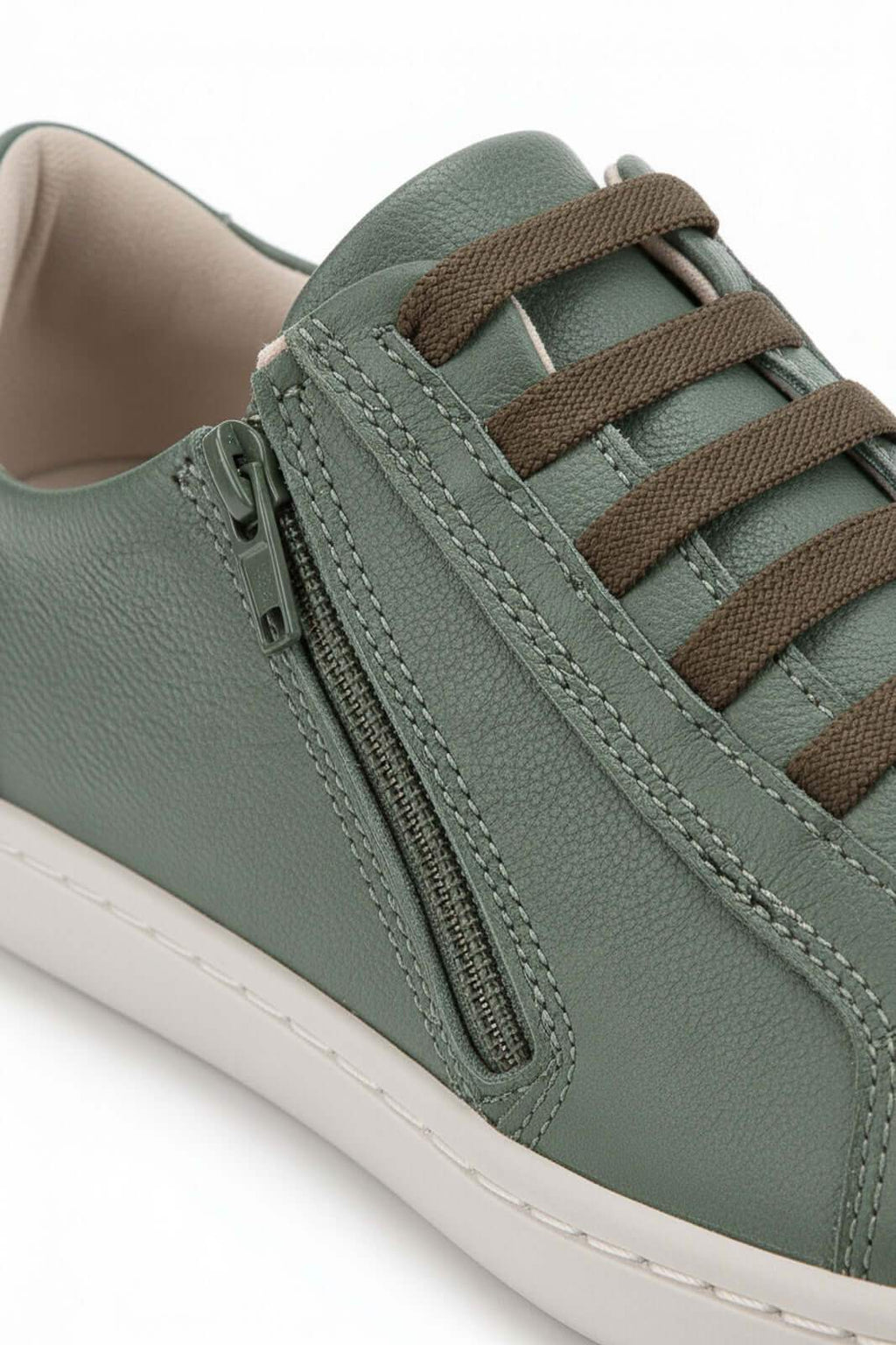 Tênis feminino em couro com elástico e zíper 0203 - Enluaze