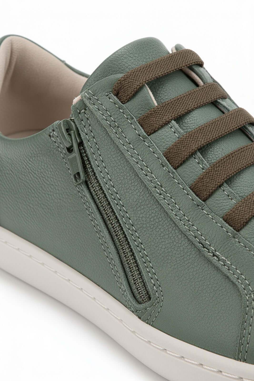 Tênis feminino em couro com elástico e zíper 0203 - Enluaze