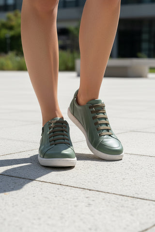 Tênis feminino em couro com elástico e zíper 0203