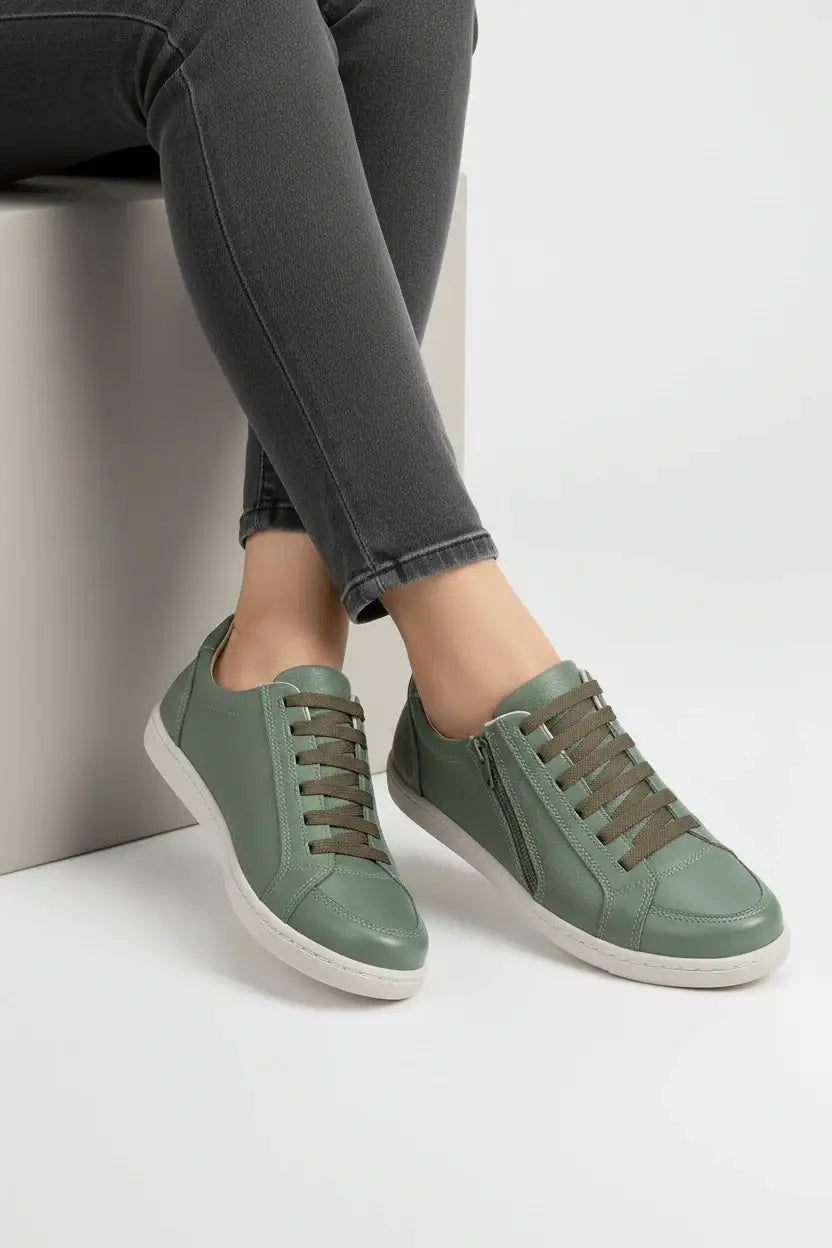 Tênis feminino em couro com elástico e zíper 0203 - Enluaze