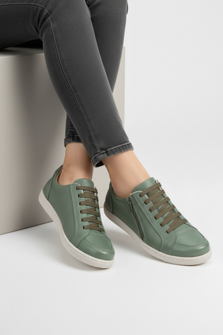 Tênis feminino em couro com elástico e zíper 0203