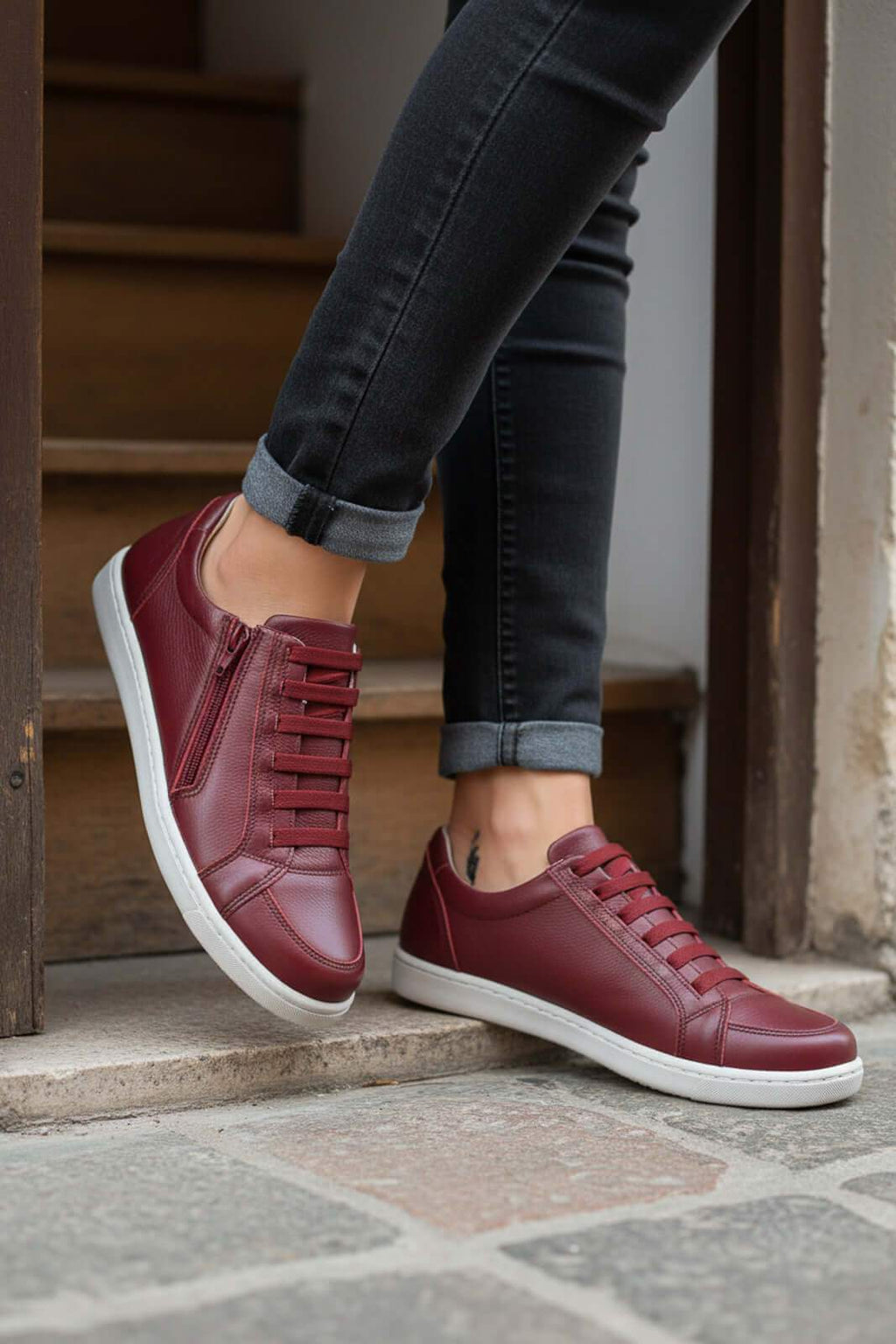 Tênis feminino em couro com elástico e zíper 0203 - Enluaze