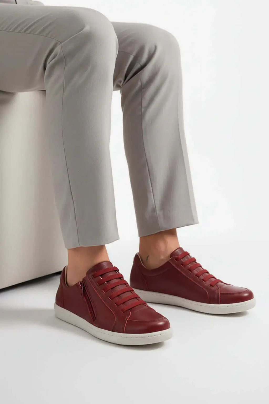 Tênis feminino em couro com elástico e zíper 0203 - Enluaze