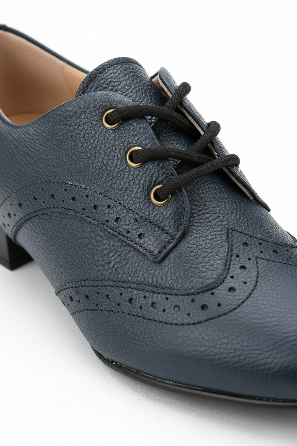 Sapato feminino Oxford em couro detalhes 0211