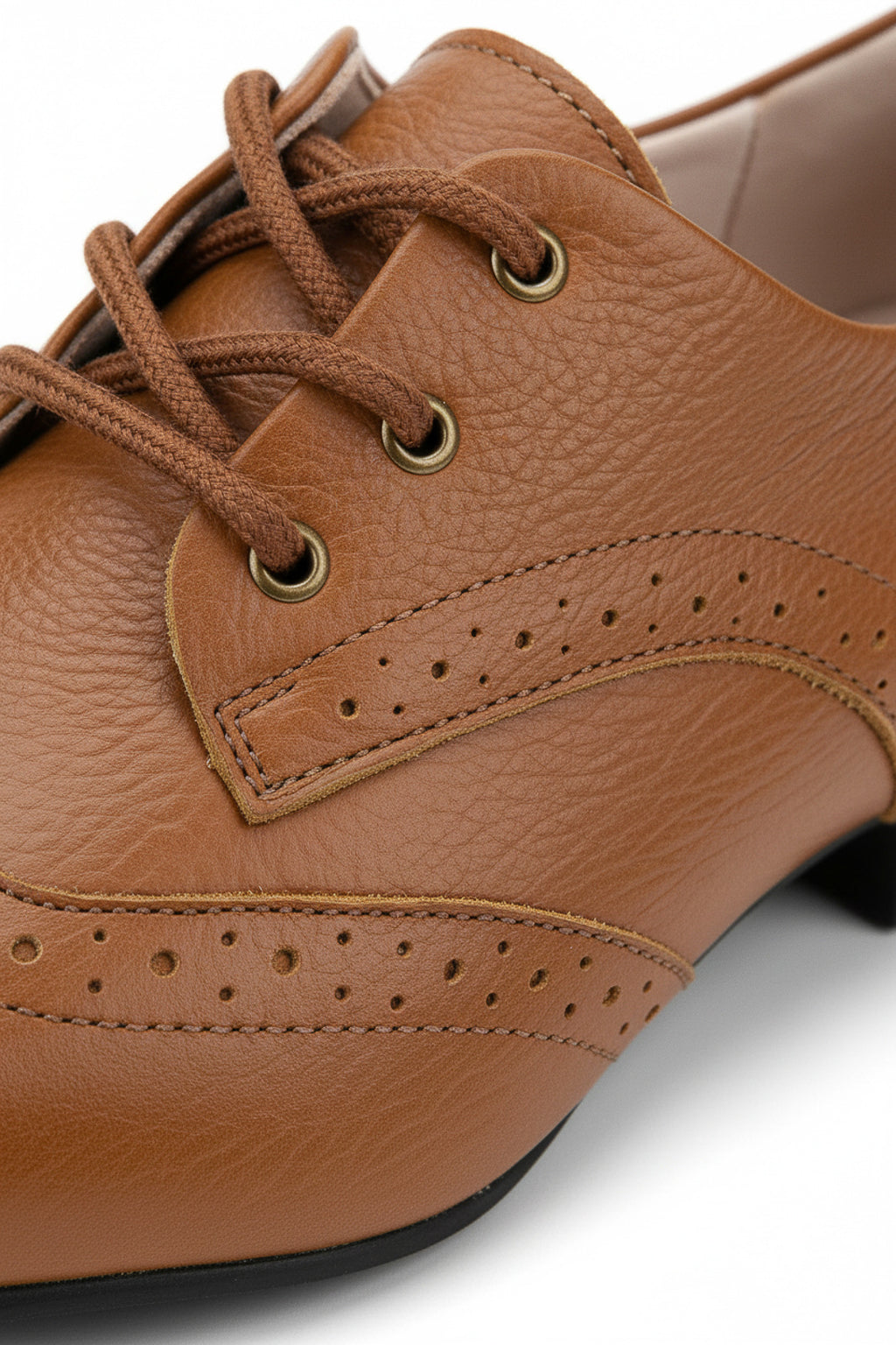 Sapato feminino Oxford em couro detalhes 0211