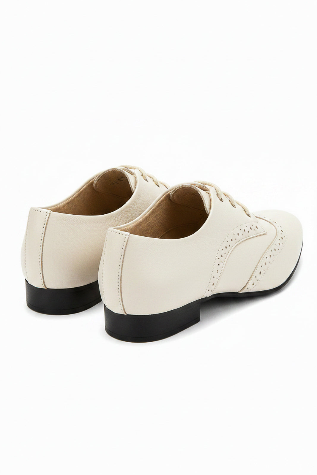 Sapato feminino Oxford em couro detalhes 0211