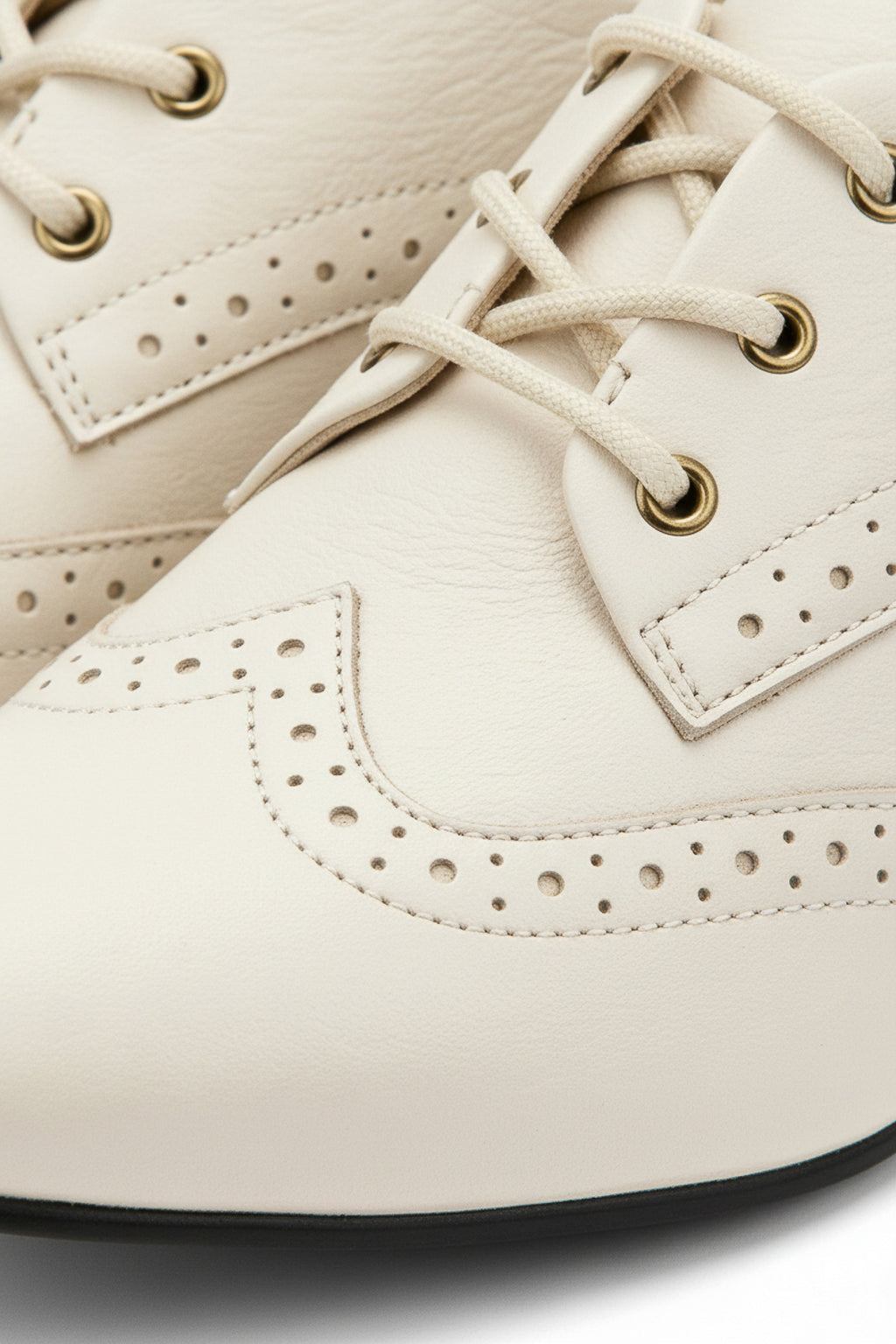 Sapato feminino Oxford em couro detalhes 0211
