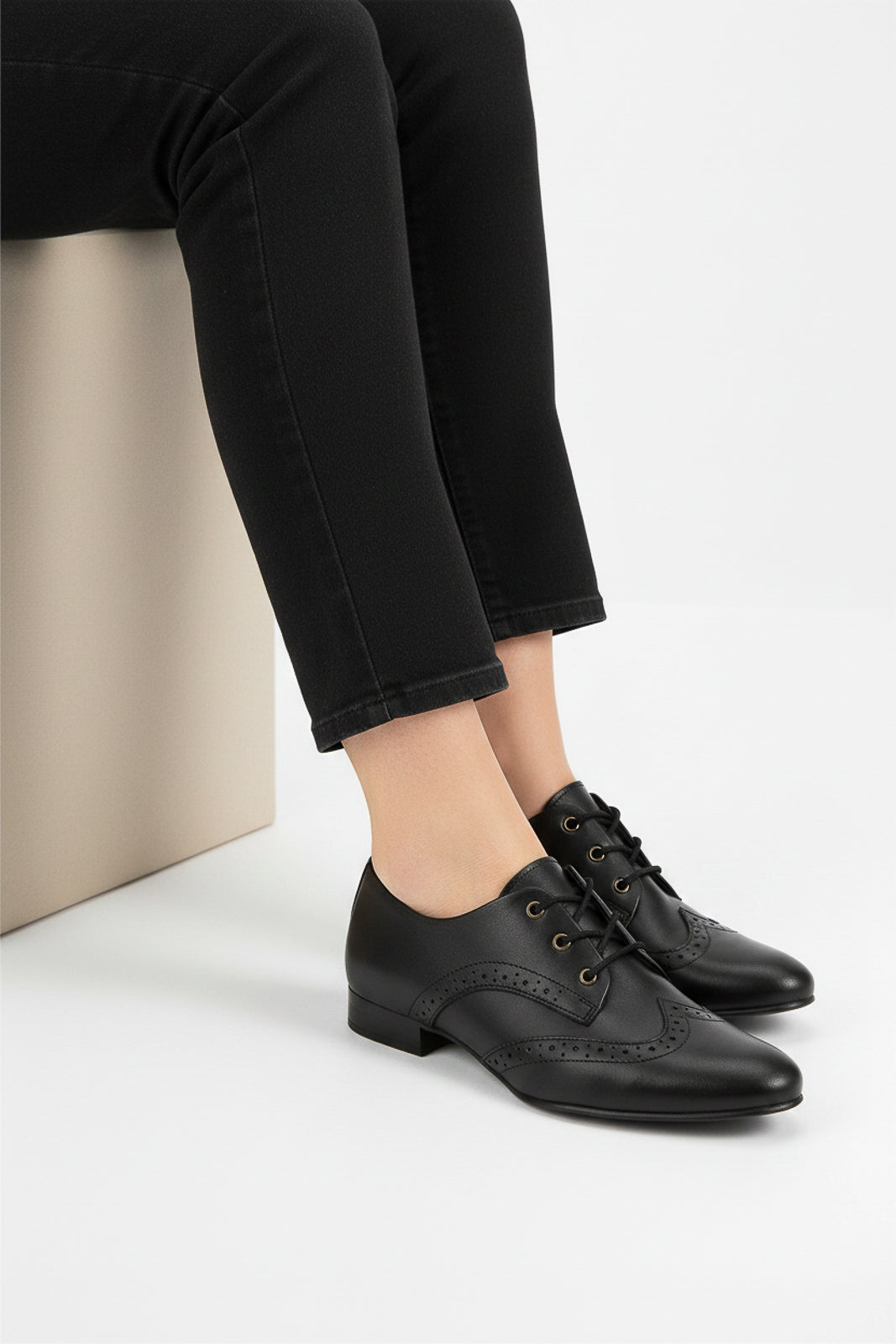 Sapato feminino Oxford em couro detalhes 0211