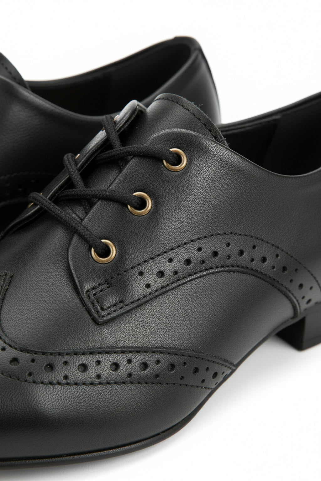 Sapato feminino Oxford em couro detalhes 0211