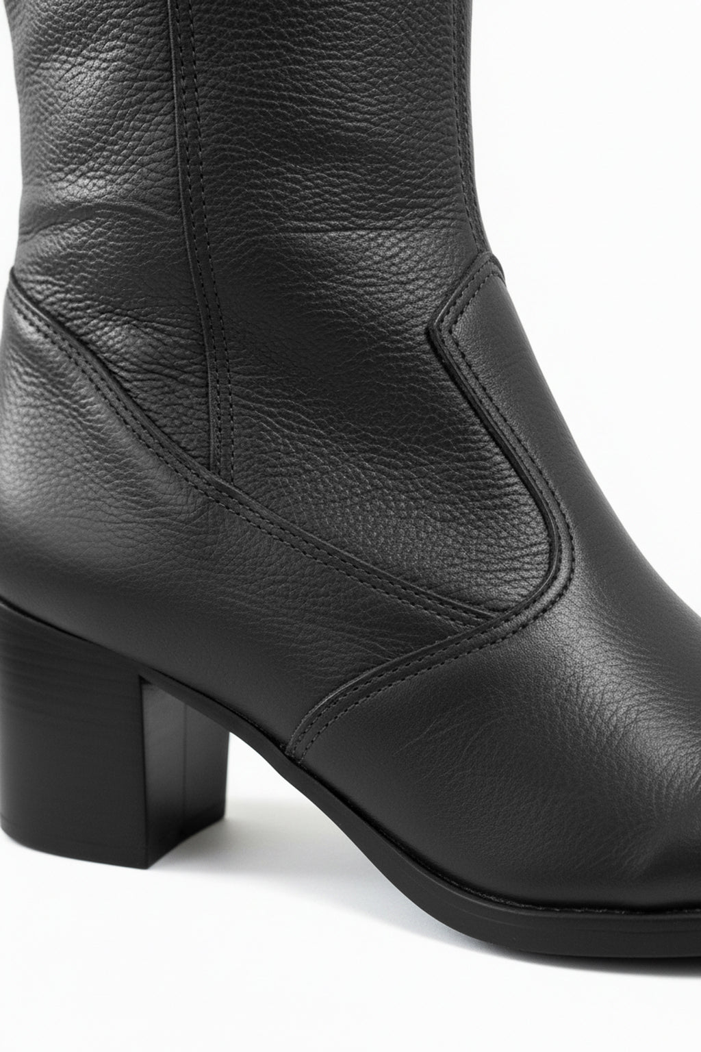 Bota em couro feminina cano longo salto médio 0280