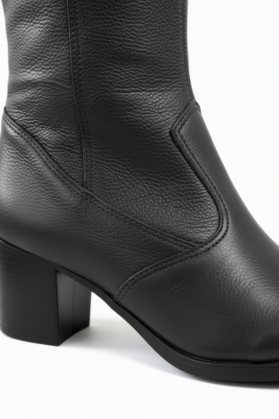Bota em couro feminina cano longo salto médio 0280