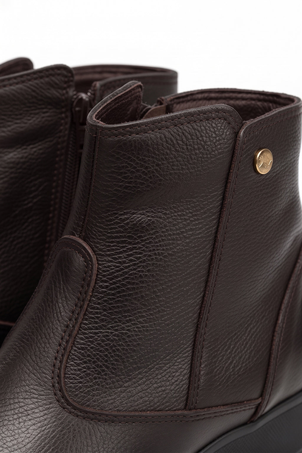 Bota de couro feminina cano curto salto anabela confort 0321