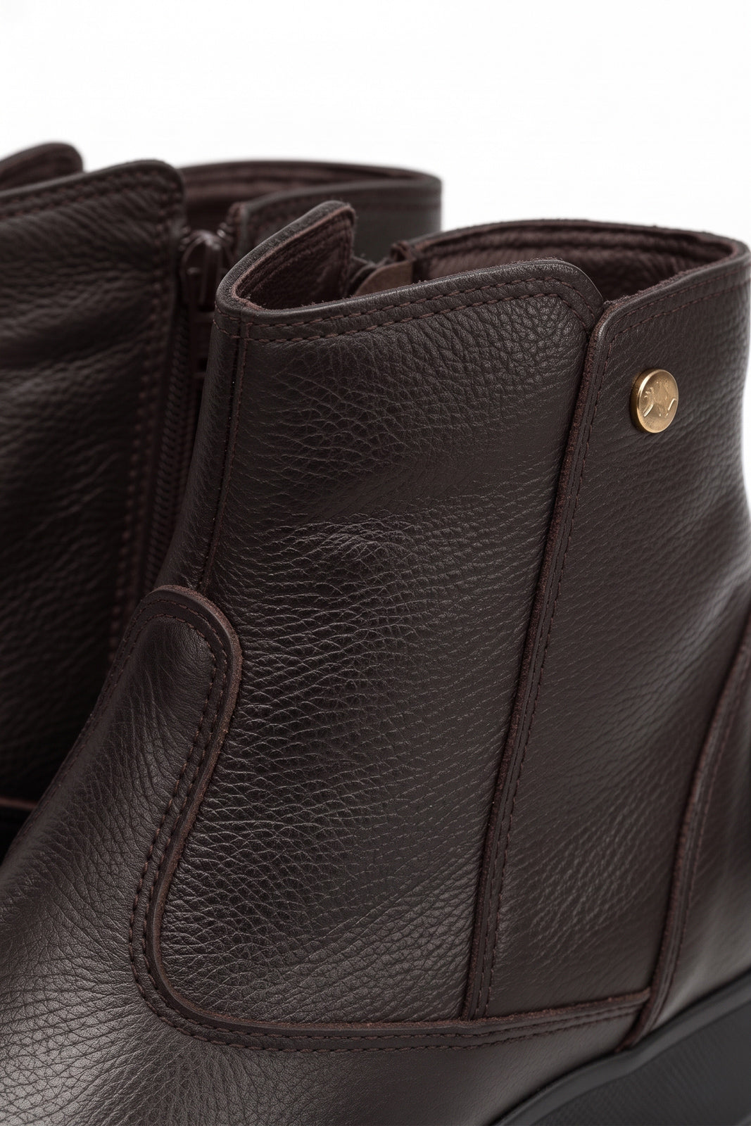 Bota de couro feminina cano curto salto anabela confort 0321