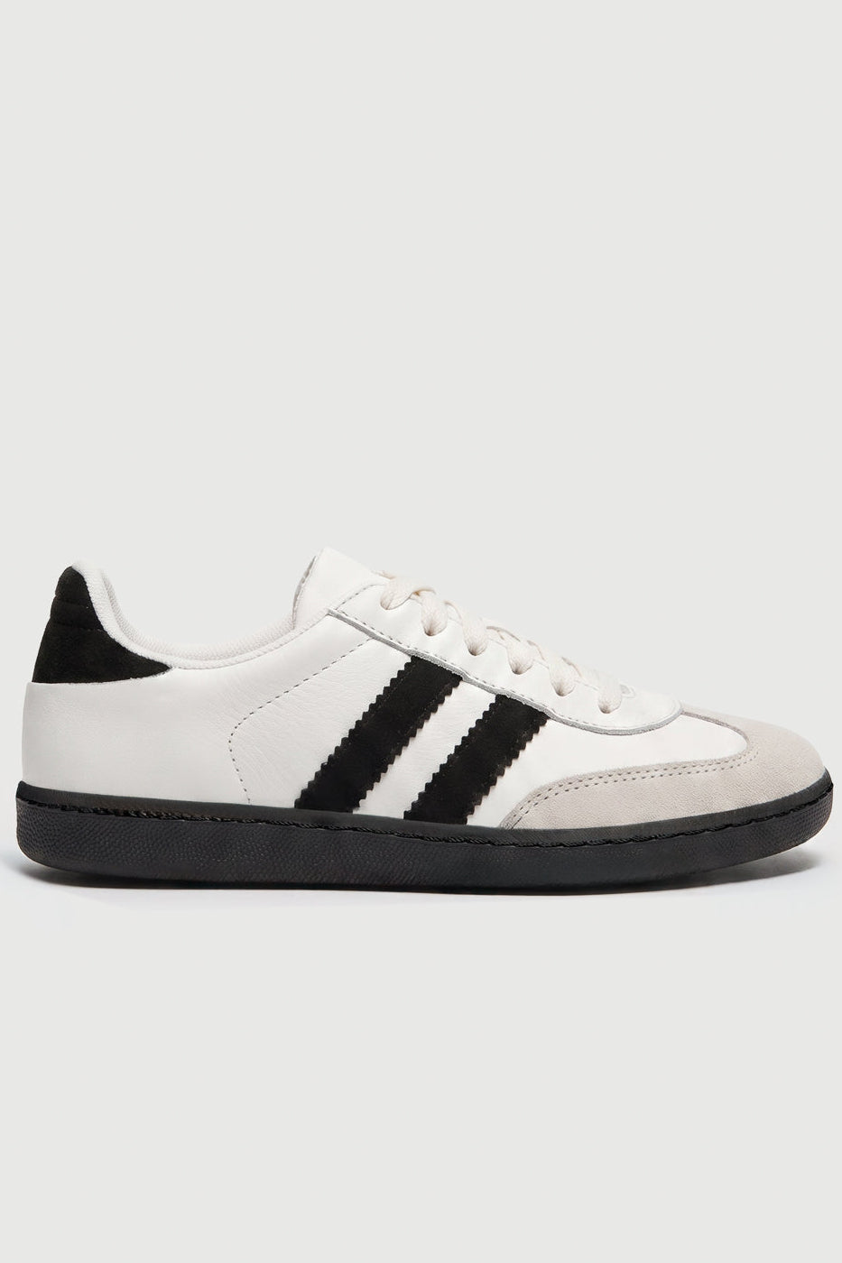 Tênis feminino de couro retrô 0350