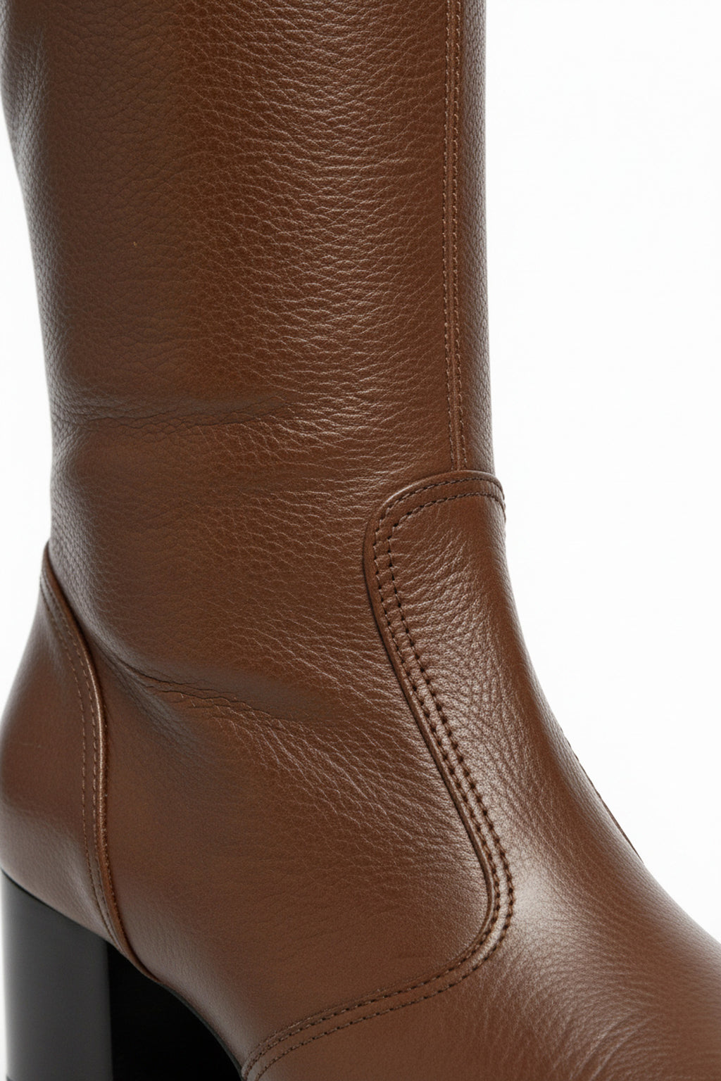 Bota em couro feminina cano longo com salto  025