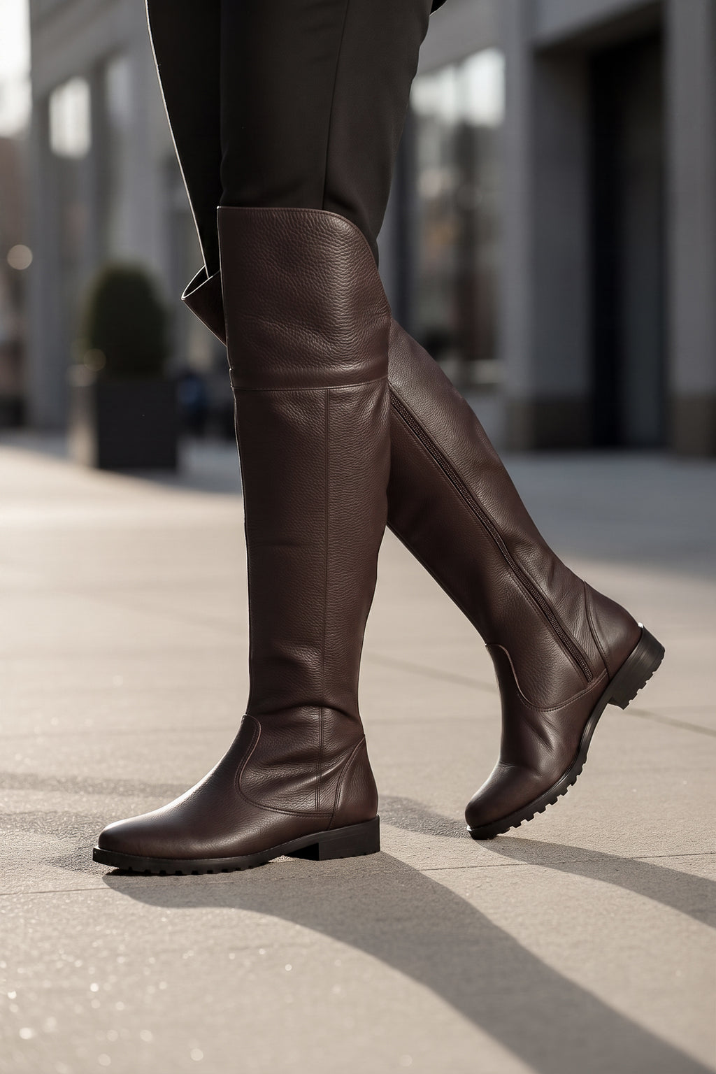 Bota de couro over cano longo feminina com pelo 7514P
