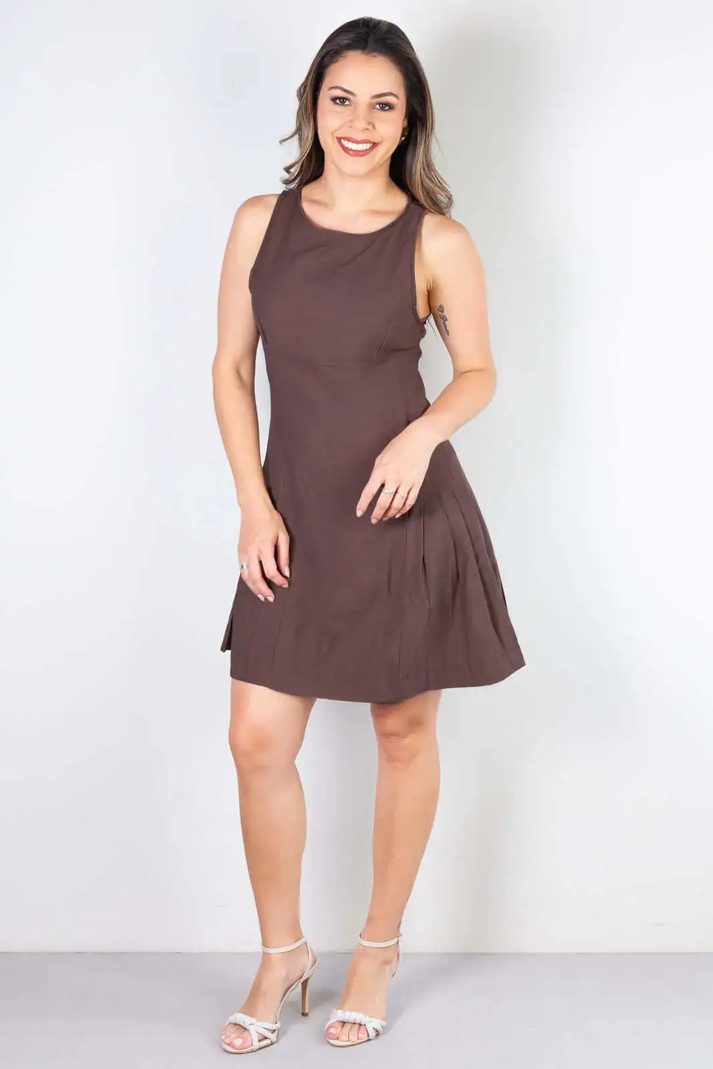 Vestido curto godê regata com pregas 51054 - Enluaze