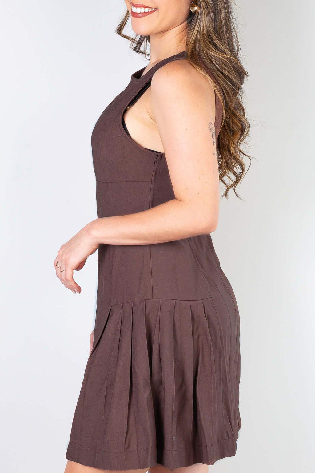 Vestido curto godê regata com pregas 51054 - Enluaze