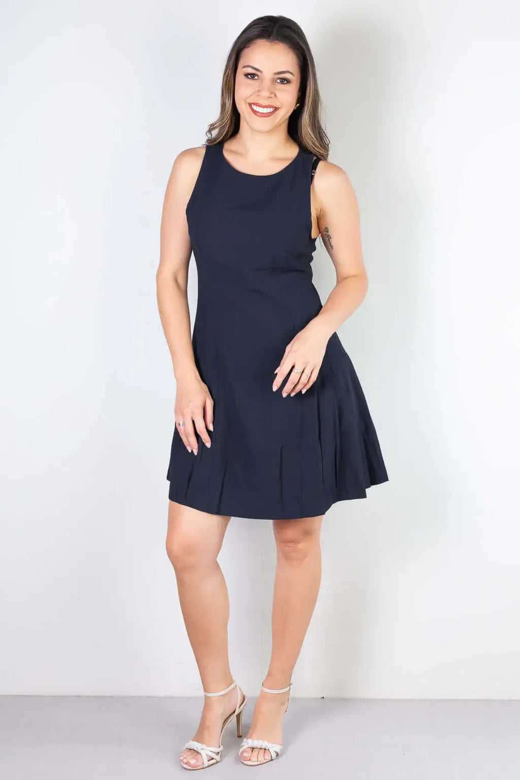 Vestido curto godê regata com pregas 51054 - Enluaze