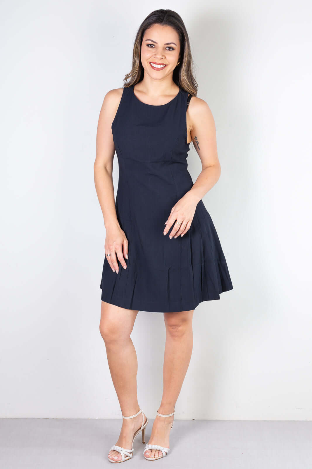 Vestido curto godê regata com pregas 51054 - Enluaze