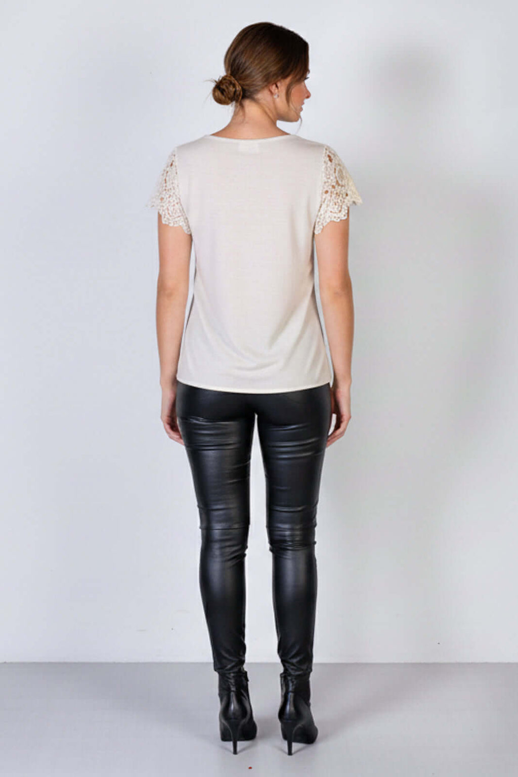 Blusa manga curta feminina detalhe crochê 51607 - Enluaze