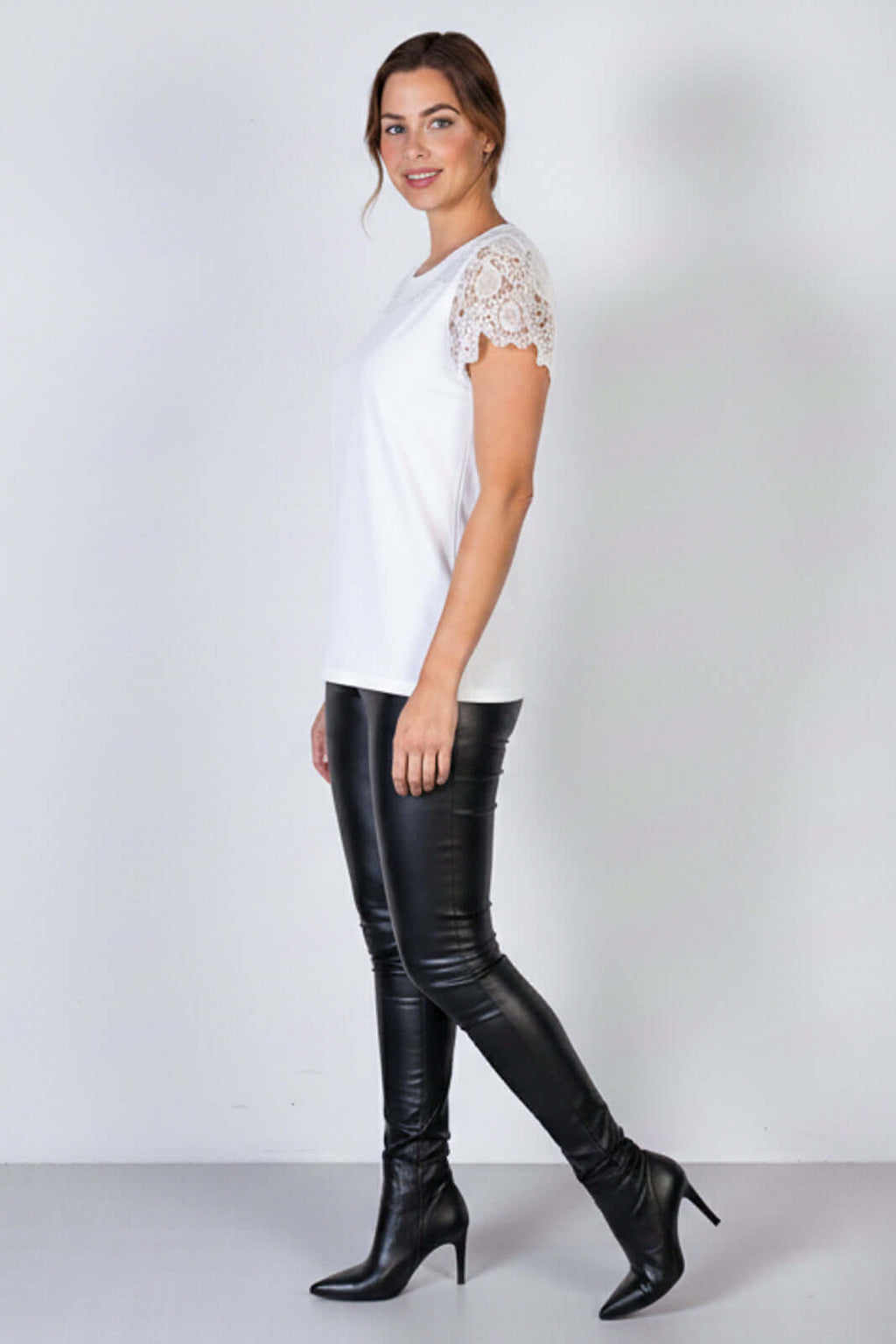 Blusa manga curta feminina detalhe crochê 51607 - Enluaze