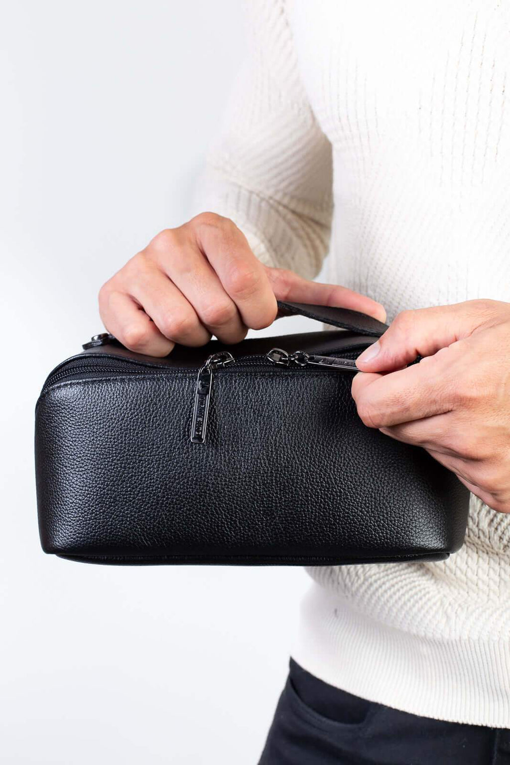 Necessaire masculina de couro floater Athos 11x25x12,5cm - Enluaze