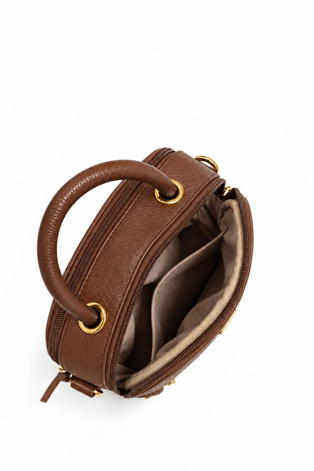 Bolsa baú pequena de couro liso transversal Catarina — Whisky
