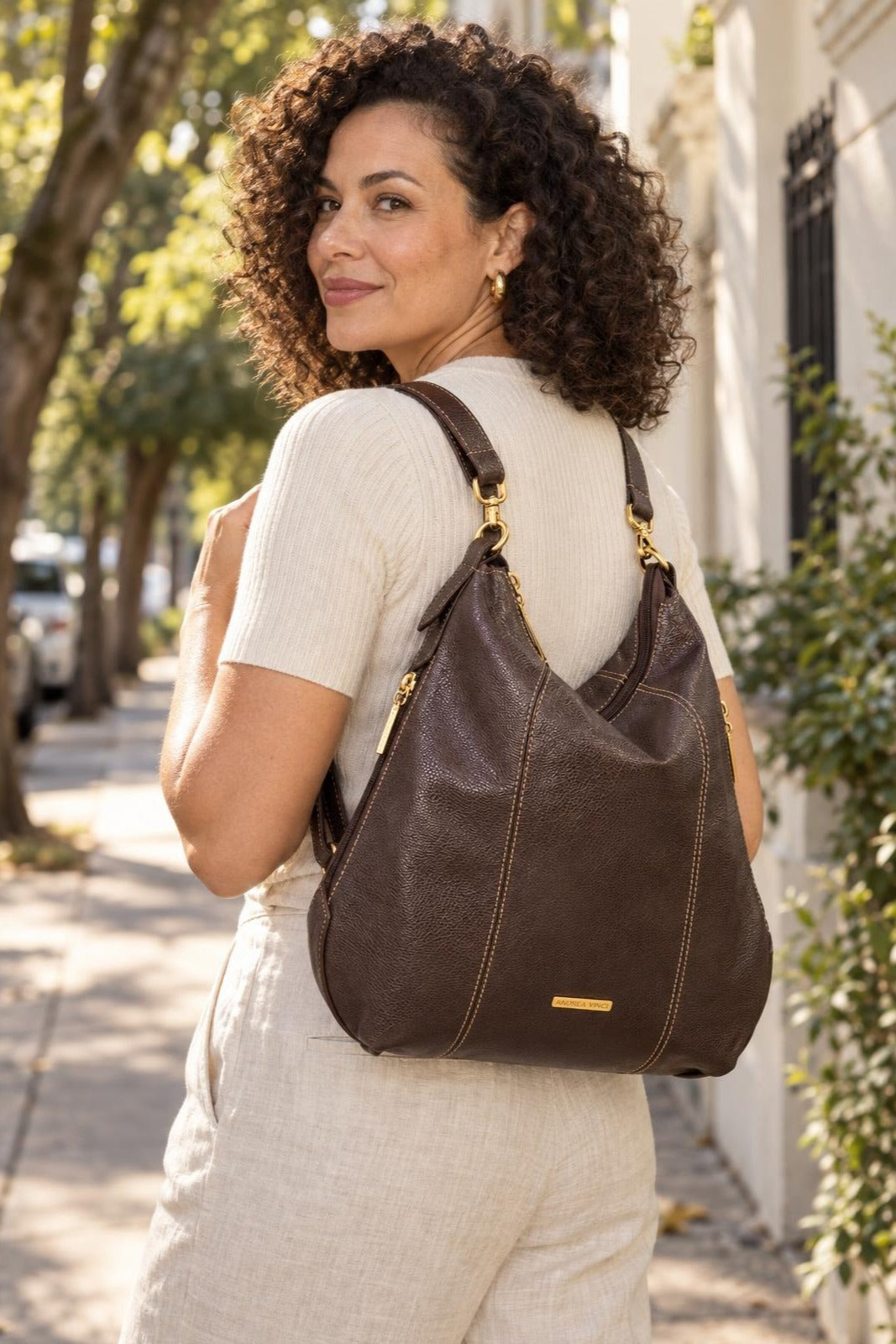 Bolsa mochila saco em couro liso Charlene — Café