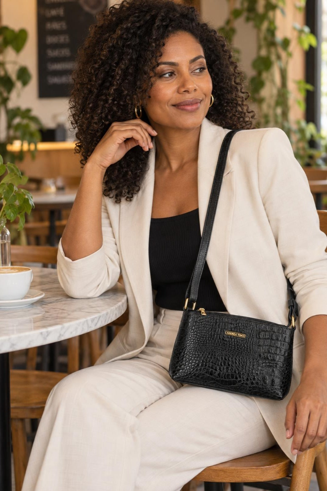 Bolsa pequena transversal de couro croco Iris — Descrição · foto 3