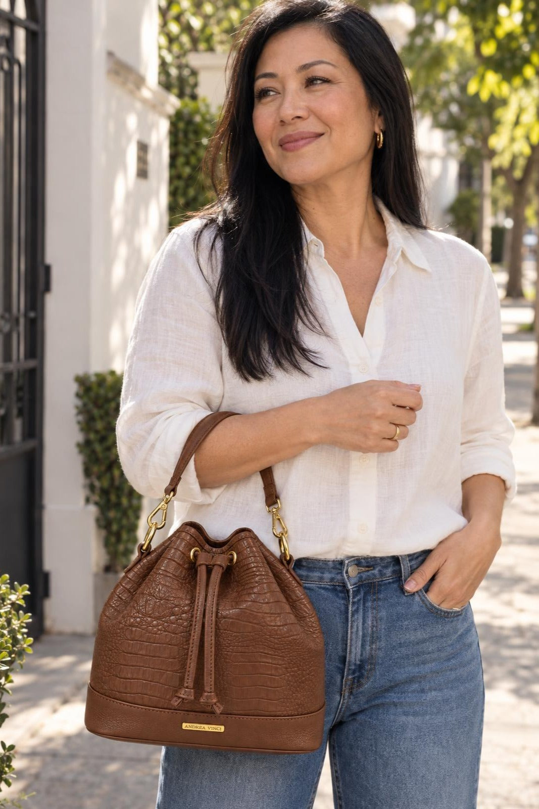 Bolsa saco em couro croco Nadia — Whisky