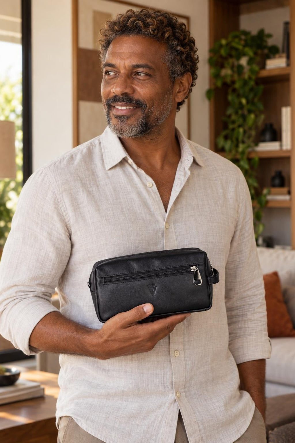 Necessaire masculina em couro italiano Daily 10x20x8cm — Preto