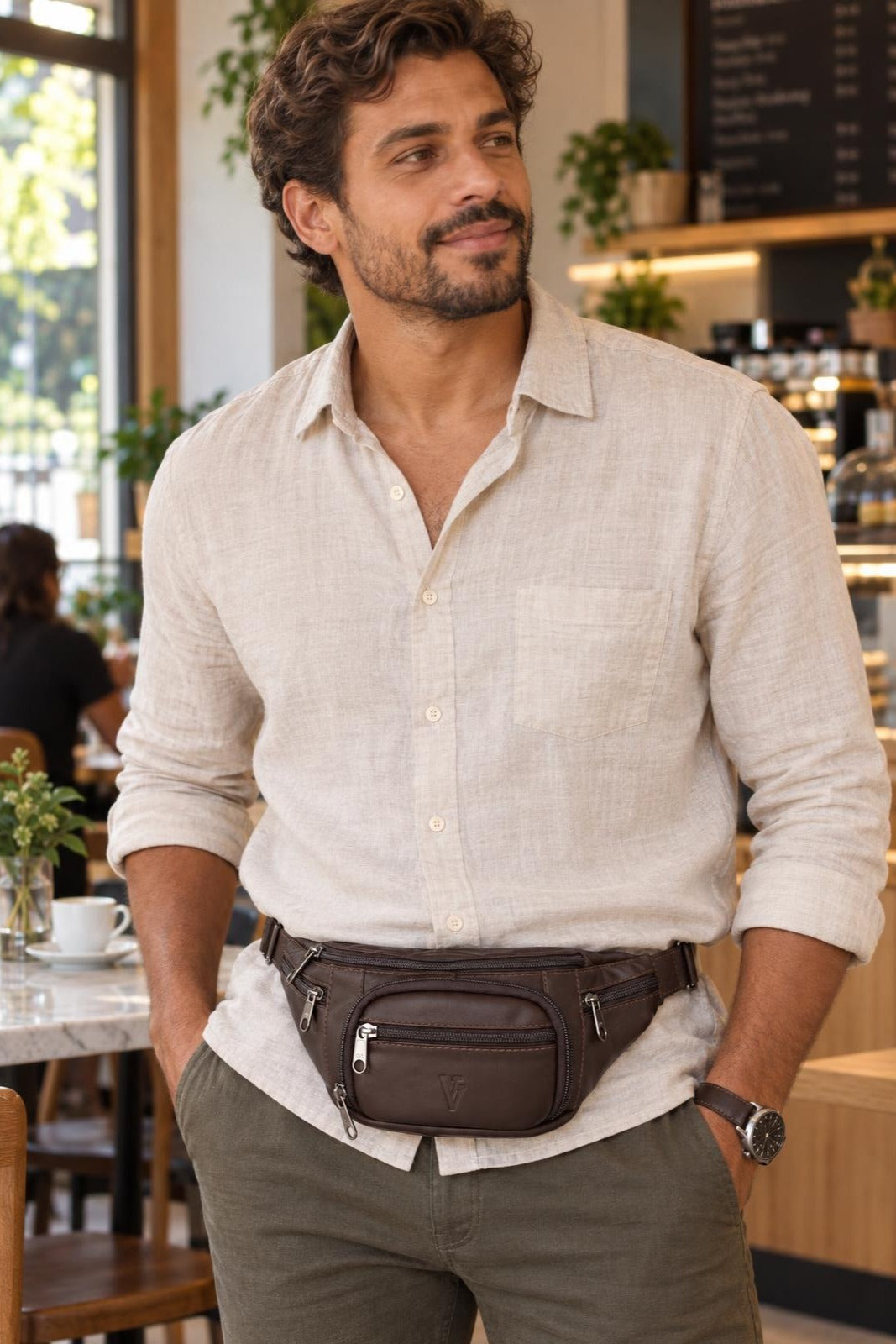 Pochete masculina de couro italiano David — Café