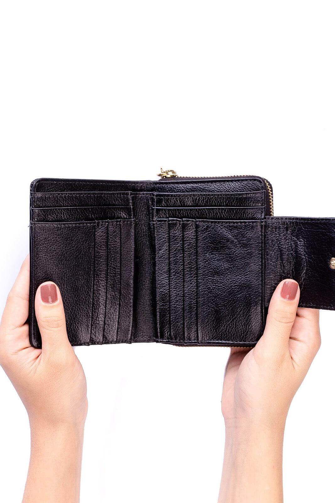 Carteira feminina de couro croco Lolla 10x13cm - Enluaze