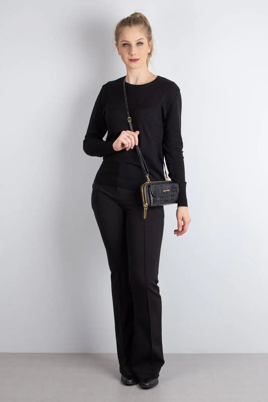 Carteira feminina de couro liso com alça Tania 10,5x19cm - Enluaze