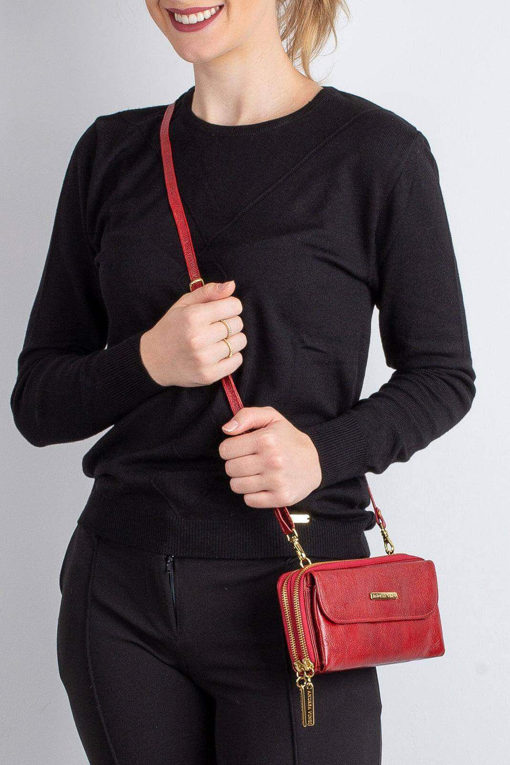 Carteira feminina de couro liso com alça Tania 10,5x19cm - Enluaze