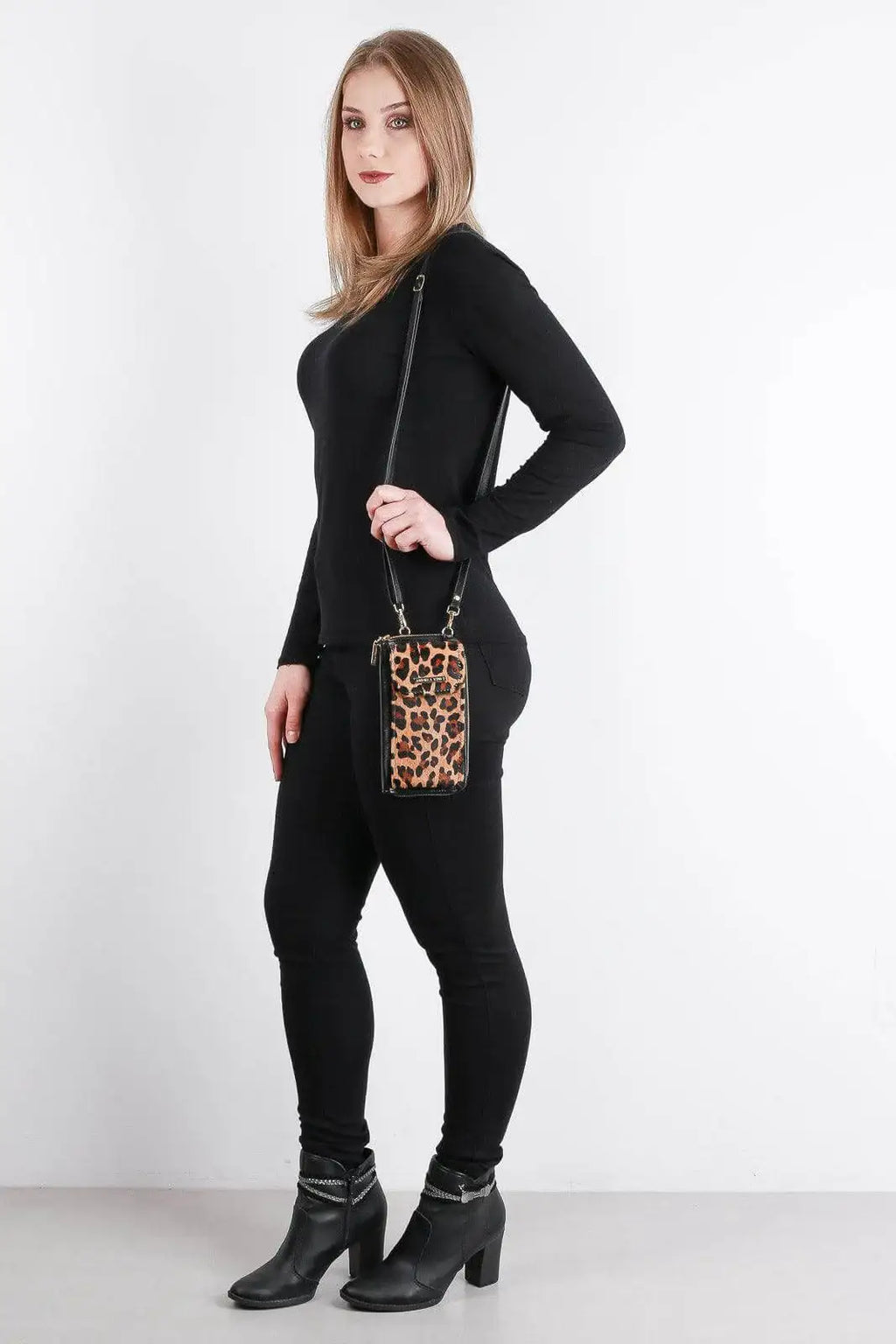 Carteira feminina de couro estampado com alça Rafa 19x10,5cm - Enluaze