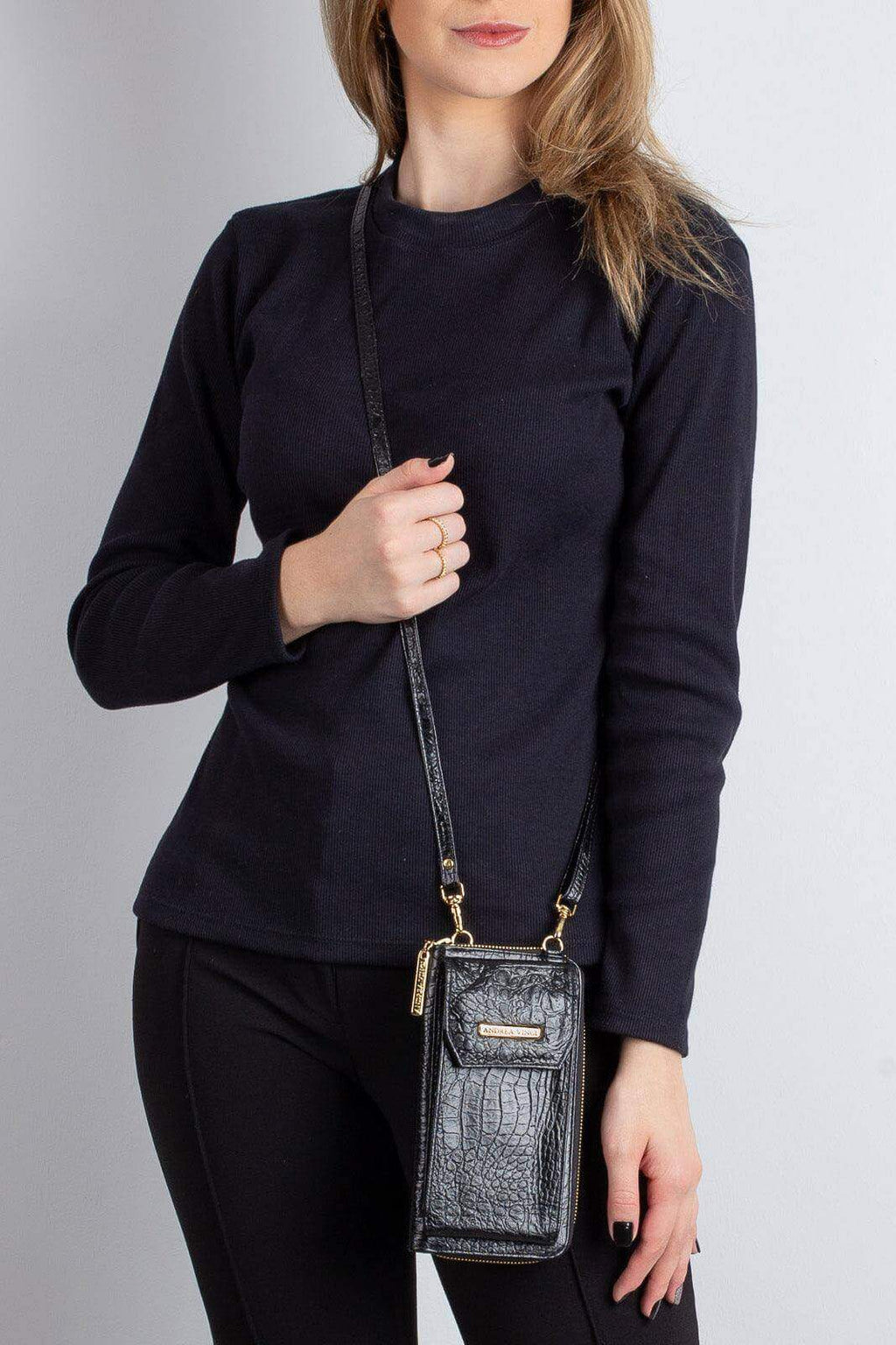 Carteira feminina de couro croco com alça Rafa 19x10,5cm - Enluaze