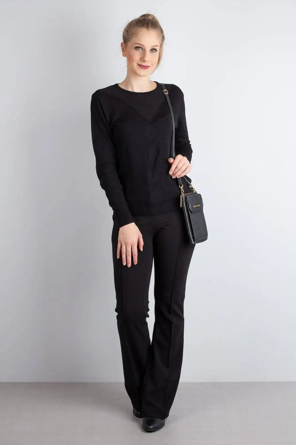 Carteira feminina de couro liso com alça Rafa 19x10,5cm - Enluaze