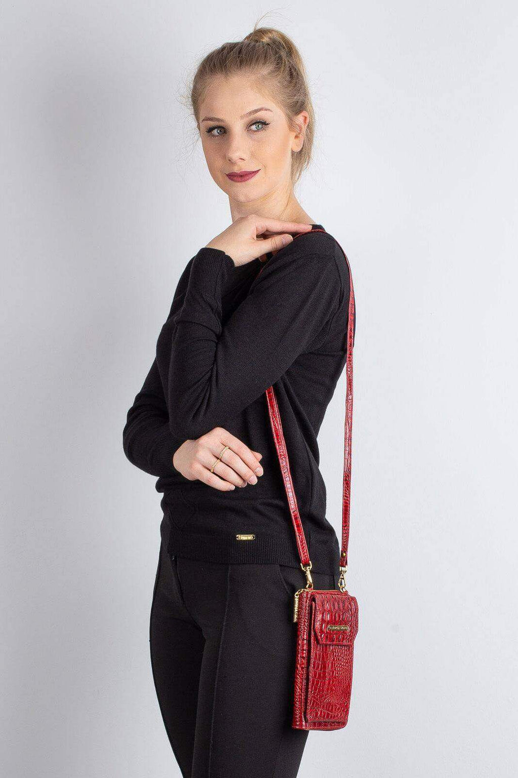 Carteira feminina de couro croco com alça Rafa 19x10,5cm - Enluaze