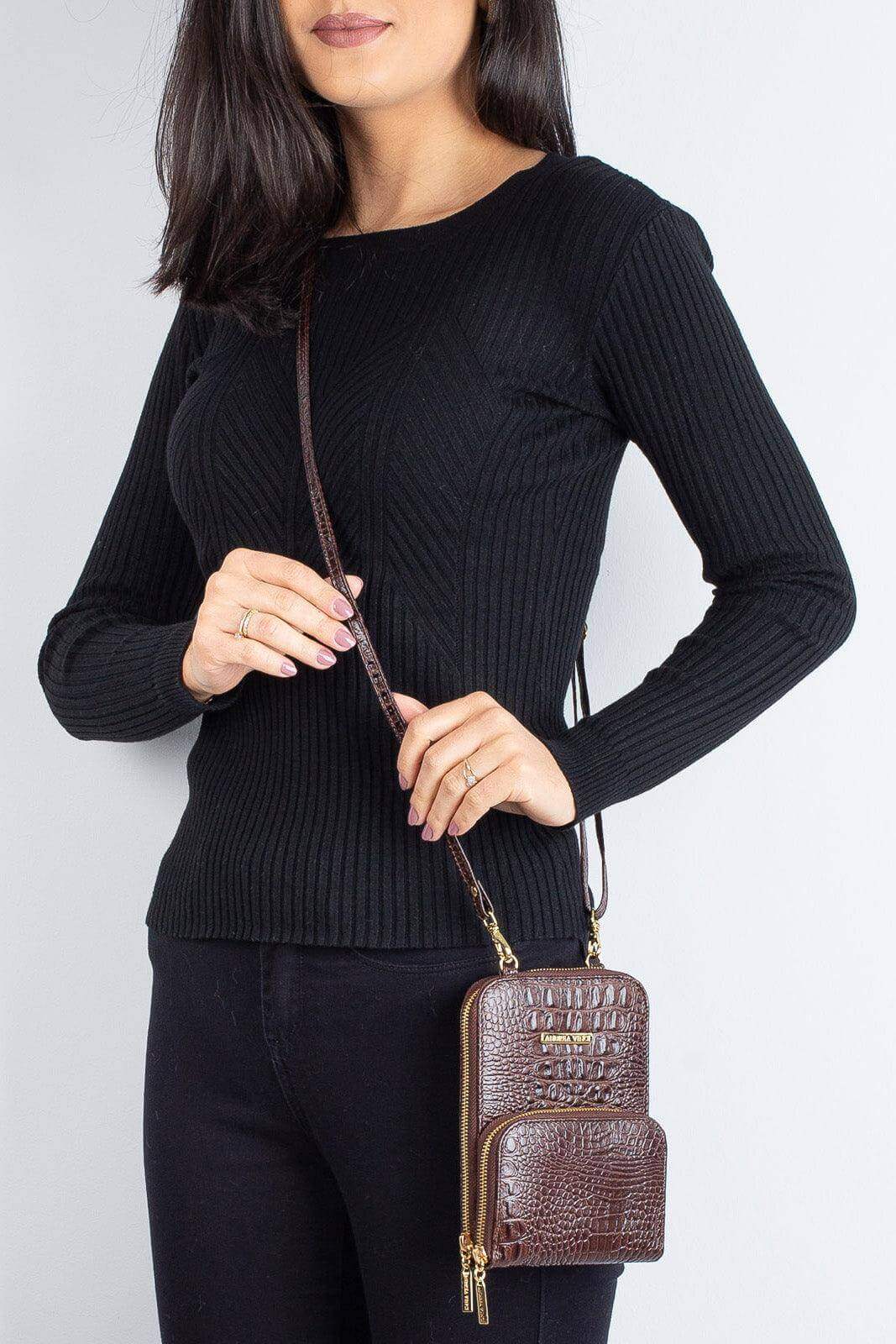 Carteira com alça de couro croco Ingrid 18,5x13,5cm - Enluaze