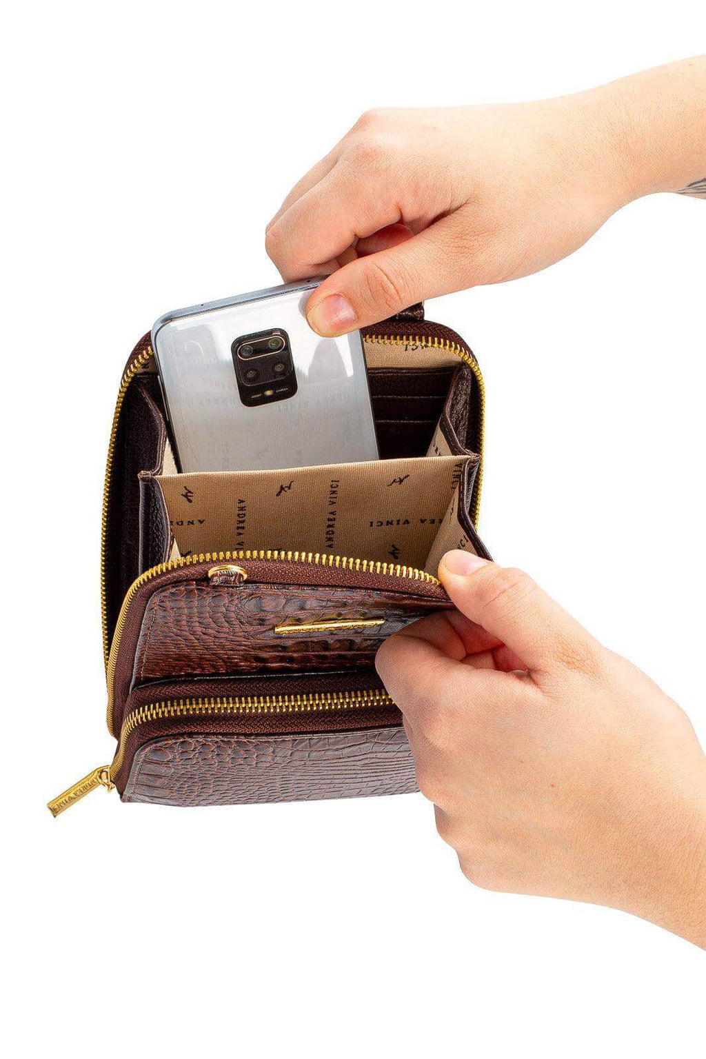 Carteira com alça de couro croco Ingrid 18,5x13,5cm - Enluaze