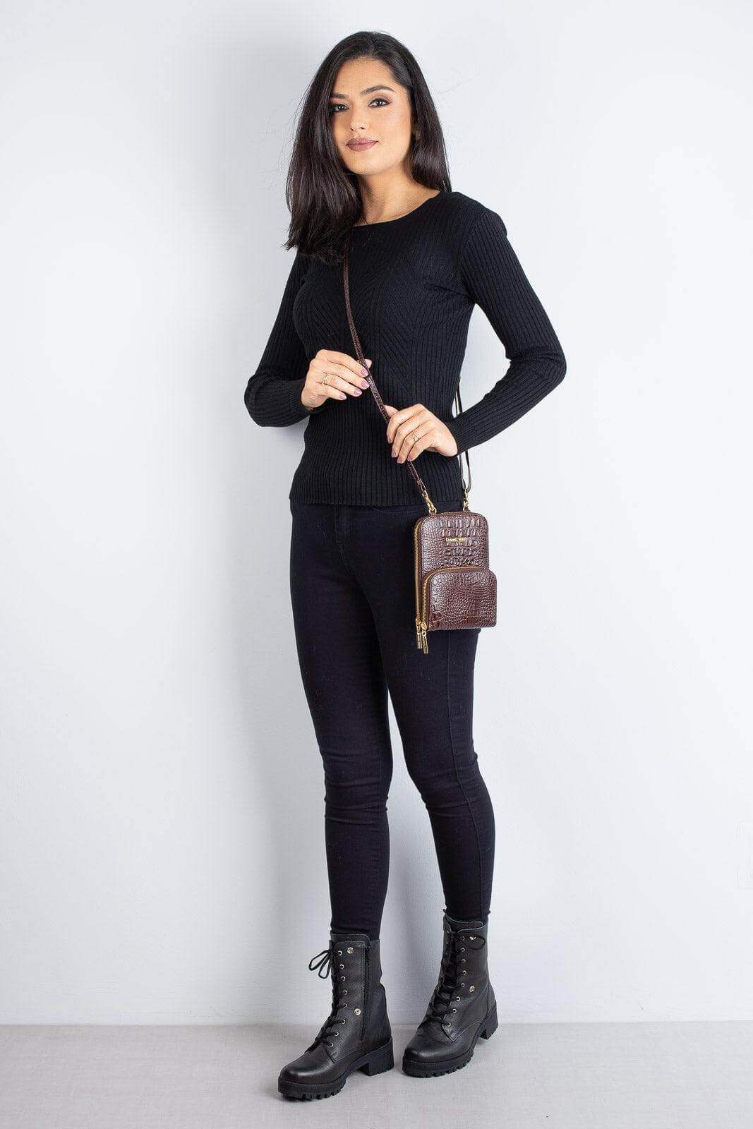 Carteira com alça de couro croco Ingrid 18,5x13,5cm - Enluaze