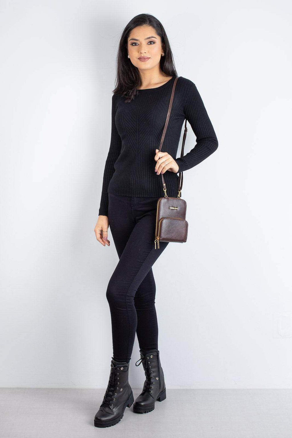 Carteira com alça de couro liso Ingrid 18,5x13,5cm - Enluaze