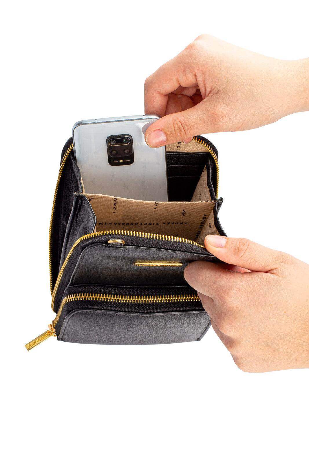 Carteira com alça de couro liso Ingrid 18,5x13,5cm - Enluaze