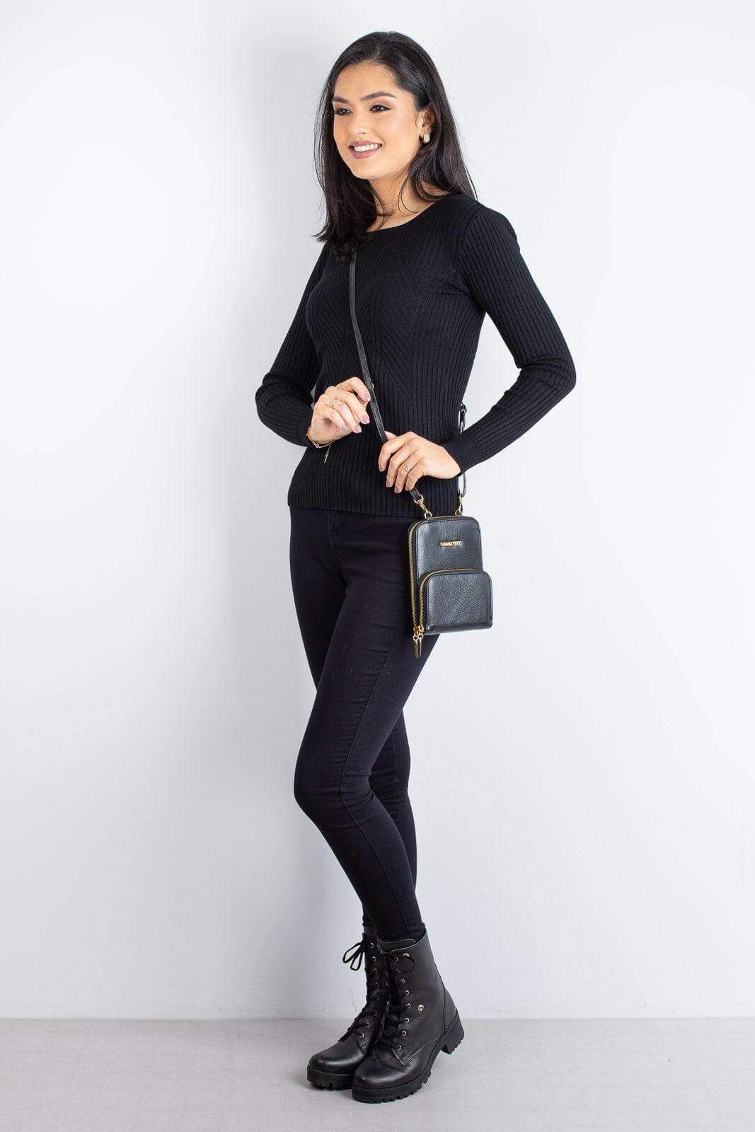 Carteira com alça de couro liso Ingrid 18,5x13,5cm - Enluaze