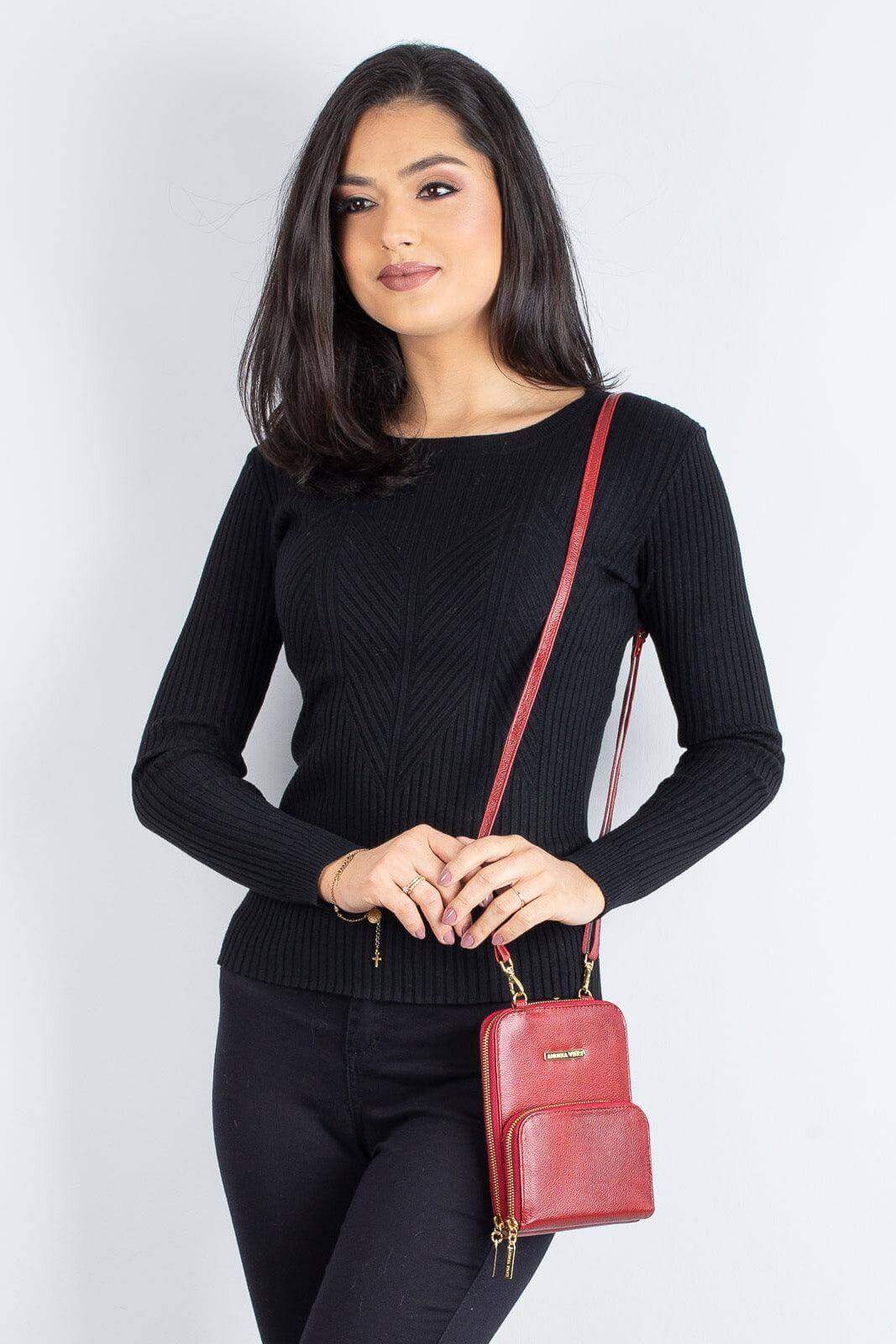 Carteira com alça de couro liso Ingrid 18,5x13,5cm - Enluaze