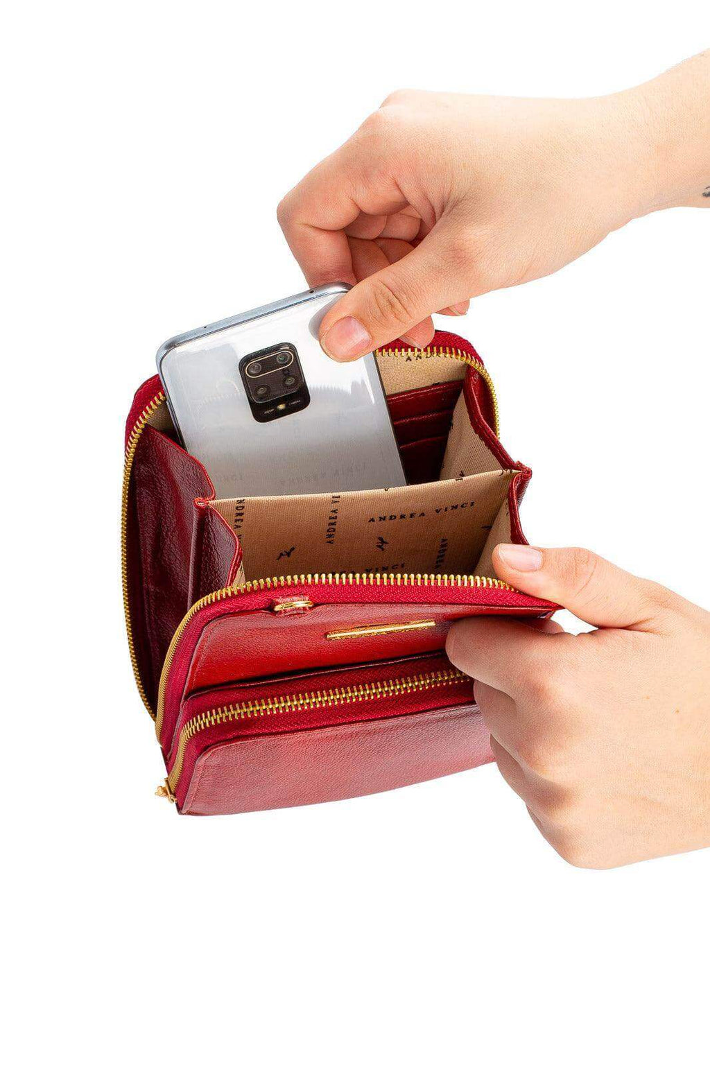 Carteira com alça de couro liso Ingrid 18,5x13,5cm - Enluaze