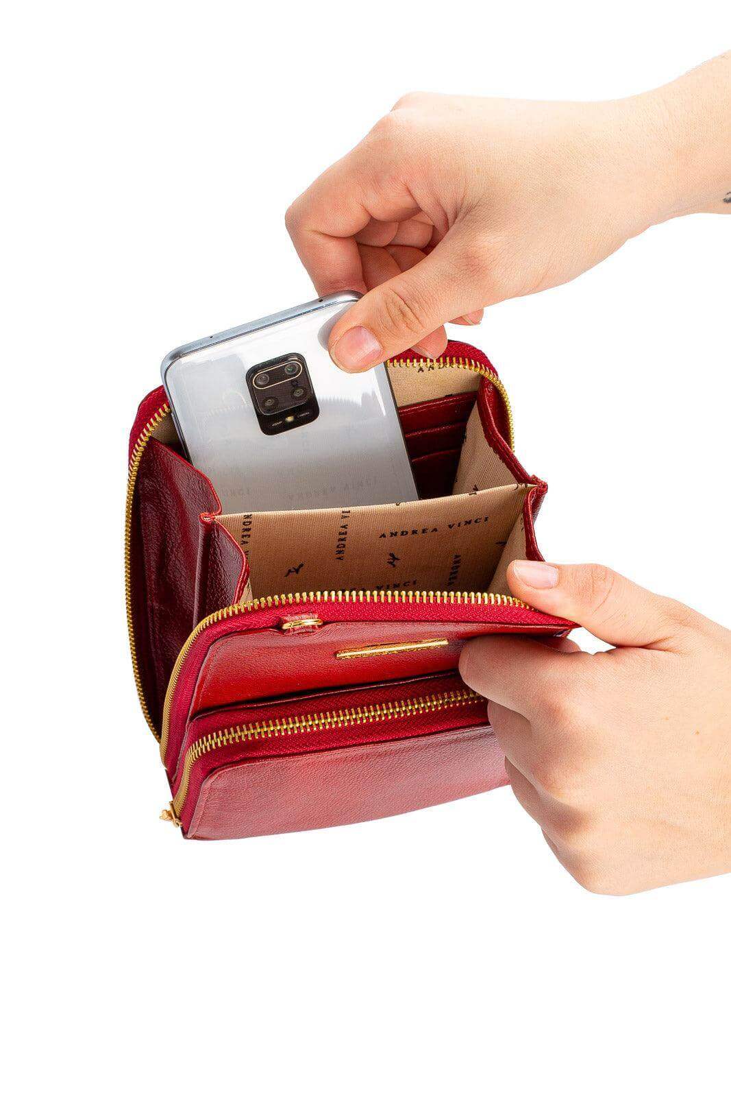 Carteira com alça de couro liso Ingrid 18,5x13,5cm - Enluaze